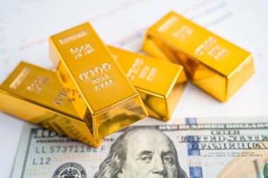 ABD doları üzerindeki altın külçeleri para ve grafik, ekonomi finans ticaret yatırım kavramı.