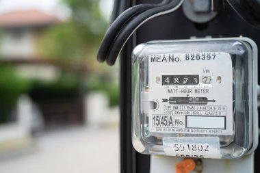 Ev ve ofisteki enerji maliyeti için elektrik ölçüm sayacı.