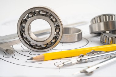 Mühendislik araçları ve mekanik endüstriyel vernier kalibre ve metal top bering.