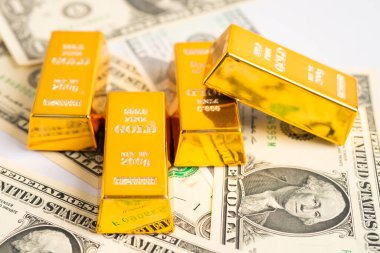 ABD doları üzerindeki altın külçeleri para ve grafik, ekonomi finans ticaret yatırım kavramı.