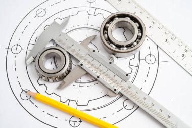 Mühendislik araçları ve mekanik endüstriyel vernier kalibre ve metal top bering.