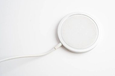 Kablosuz şarj aleti, manyetik şarj modern cep telefonu ekipmanı.
