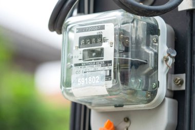 Ev ve ofisteki enerji maliyeti için elektrik ölçüm sayacı.