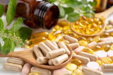 Alternatif ilaç bitkisel organik kapsül, mineral, bitkisel ilaç sağlıklı yaşam için doğal destek yaprakları..