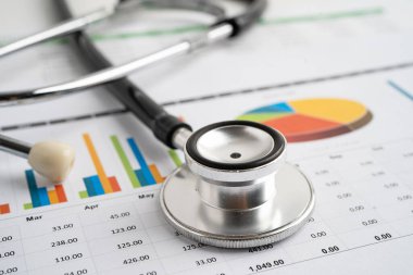 Hesap tablosu ve grafik kağıdına steteskop, Maliye, Hesap, İstatistikler, Yatırım, Analitik araştırma veri ekonomisi ve İş dünyası.