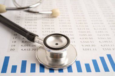 Hesap tablosu ve grafik kağıdına steteskop, Maliye, Hesap, İstatistikler, Yatırım, Analitik araştırma veri ekonomisi ve İş dünyası.