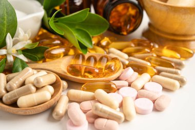 Çevre Koruma Ajansı ve DHA ile balık yağı vitamini, E omega 3 vitaminli alternatif ilaç bitkisel organik kapsül.