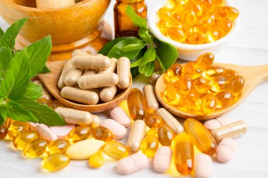 Çevre Koruma Ajansı ve DHA ile balık yağı vitamini, E omega 3 vitaminli alternatif ilaç bitkisel organik kapsül.