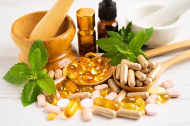 Çevre Koruma Ajansı ve DHA ile balık yağı vitamini, E omega 3 vitaminli alternatif ilaç bitkisel organik kapsül.