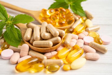 Çevre Koruma Ajansı ve DHA ile balık yağı vitamini, E omega 3 vitaminli alternatif ilaç bitkisel organik kapsül.