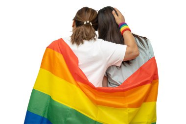 Beyaz arka planda LGBT gökkuşağı bayrağı olan Asyalı çift..