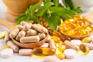 Çevre Koruma Ajansı ve DHA ile balık yağı vitamini, E omega 3 vitaminli alternatif ilaç bitkisel organik kapsül.