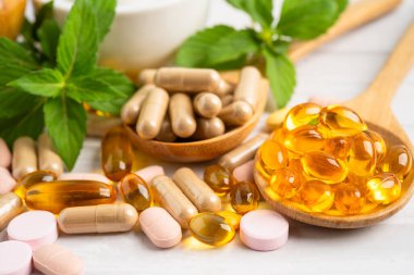 Çevre Koruma Ajansı ve DHA ile balık yağı vitamini, E omega 3 vitaminli alternatif ilaç bitkisel organik kapsül.