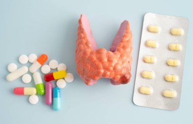 İlaç tedavisi gören tiroid modeli, Hipertiroidizm, Aşırı Aktif veya Lenfoma.