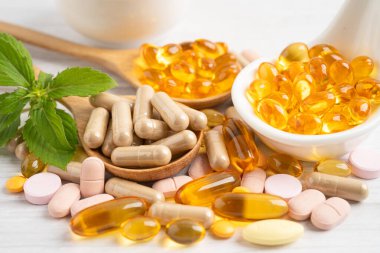 Çevre Koruma Ajansı ve DHA ile balık yağı vitamini, E omega 3 vitaminli alternatif ilaç bitkisel organik kapsül.