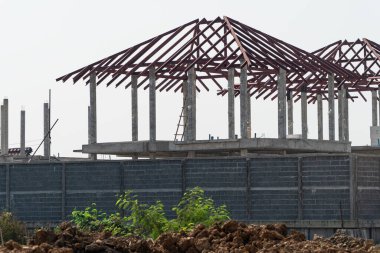 Yeni modern evin inşaat alanı.