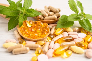 Çevre Koruma Ajansı ve DHA ile balık yağı vitamini, E omega 3 vitaminli alternatif ilaç bitkisel organik kapsül.