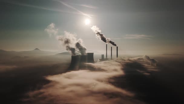 Uitzicht Vanuit Lucht Kolengestookte Elektriciteitscentrale Warmtekrachtcentrale Bij Mist Zonsondergang Pocerady — Stockvideo