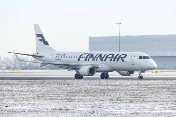 Prague Janeiro 2024 Finnair Embraer E190Lr Reg Lkg Vaclav Havel Imagens De Bancos De Imagens Sem Royalties