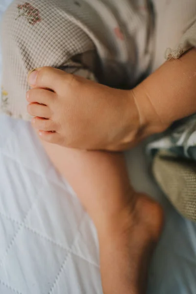 Baby Feet Taking Nap Brown Sheets Relax Lifestyle Concept Rest — Stock Photo, Image