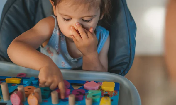 Anos Bebê Menina Brincando Com Lotes Blocos Brinquedos Madeira Brinquedos — Fotografia de Stock