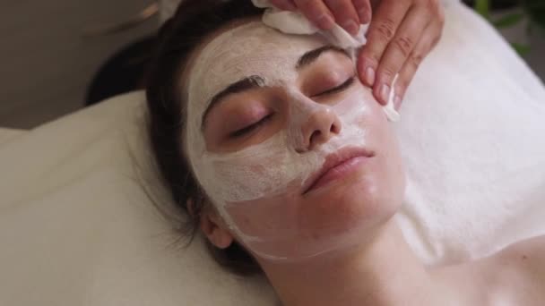 Beauticians Hands Wiping Mask Caucasian Womans Face Close View Beautician — Stock Video