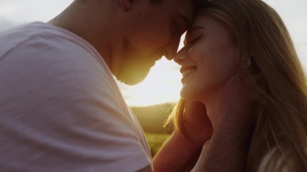 Kepala Dan Bahu Pasangan Romantis Dewasa Saling Memandang Valentines Day — Stok Video