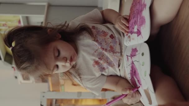Little Girl Drawing Using Pink Marker Sitting Sofa Childhood Creativity — Stock Video