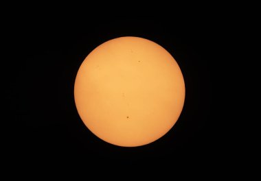 6 Haziran 2023 'te Kanada, Ottawa' da meydana gelen orman yangınları sonucu güneş lekeleri görüldü.