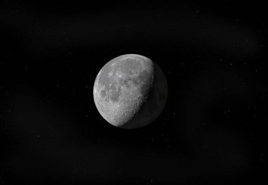 Kanadanın Ottawa şehrinde gece gökyüzünde parlayan sümsük ayı.