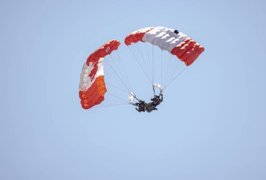 Ottawa, Ontario, Kanada, 1 Temmuz 2024: Kanada Hava Gösterisi sırasında Skyhawk paraşüt takımı 