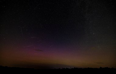 Kuzey ışıkları ve Perseid meteor yağmuru Ottawa, Kanada dışında Ağustos ayında