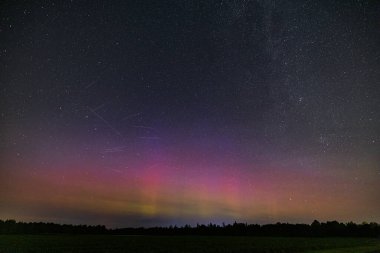 Kuzey ışıkları ve Perseid meteor yağmuru Ottawa, Kanada dışında Ağustos ayında