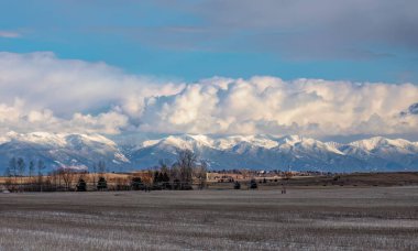 Karlar kışın Montana 'nın dağlarını kapladı