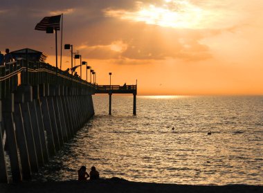 Venedik Balıkçılık İskelesinde gün batımı Venedik, Florida