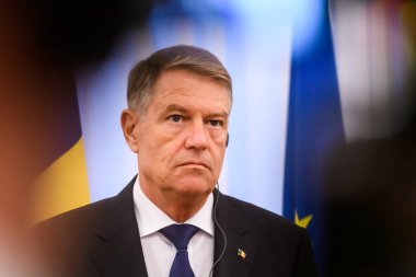RIGA, LATVIA. 23 Kasım 2022. Klaus Iohannis 'in (fotoğrafta), Romanya Cumhurbaşkanı ve Egils Levits' in toplantı üstüne basın toplantısı, Letonya Cumhurbaşkanı.
