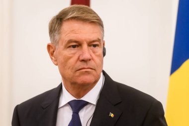 RIGA, LATVIA. 23 Kasım 2022. Klaus Iohannis 'in (fotoğrafta), Romanya Cumhurbaşkanı ve Egils Levits' in toplantı üstüne basın toplantısı, Letonya Cumhurbaşkanı.