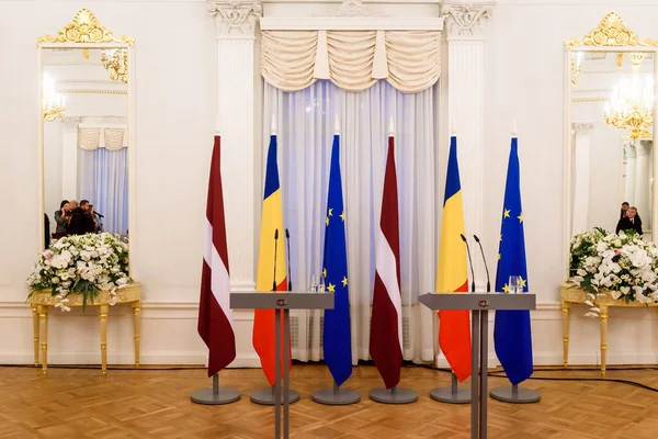 Riga 拉特维亚 2022年11月23日 罗马尼亚总统克劳斯 伊万尼斯和拉脱维亚总统埃盖尔 莱维斯会晤后举行的新闻发布会 — 图库照片
