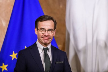 RIGA, LATVIA. 19 Aralık 2022. Ulf Kristersson (fotoğrafta), İsveç Başbakanı Krisjanis Karins ile görüştü, Letonya Başbakanı.