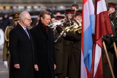 RIGA, LATVIA. 13 Mart 2023. Egils Levits, Letonya Başkanı ve Lüksemburg Büyük Dükünün Riga Kalesi 'ne gelişi.