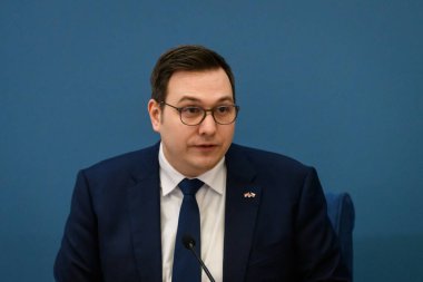 RIGA, LATVIA. 21 Nisan 2023. Jan Lipavsky (fotoğrafta), Çek Cumhuriyeti Dışişleri Bakanı ve Letonya Dışişleri Bakanı Edgars Rinkeviç, basın toplantısında