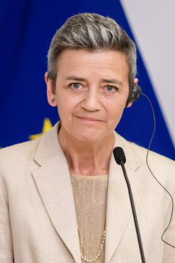 RIGA, LATVIA. 11 Mayıs 2023. Margrethe Vestager (fotoğrafta), Avrupa Dijital Çağa Uygun Avrupa Komisyonu Başkan Yardımcısı ve Başbakan Krisjanis Karins, basın toplantısında.