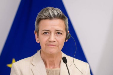 RIGA, LATVIA. 11 Mayıs 2023. Margrethe Vestager (fotoğrafta), Avrupa Dijital Çağa Uygun Avrupa Komisyonu Başkan Yardımcısı ve Başbakan Krisjanis Karins, basın toplantısında.