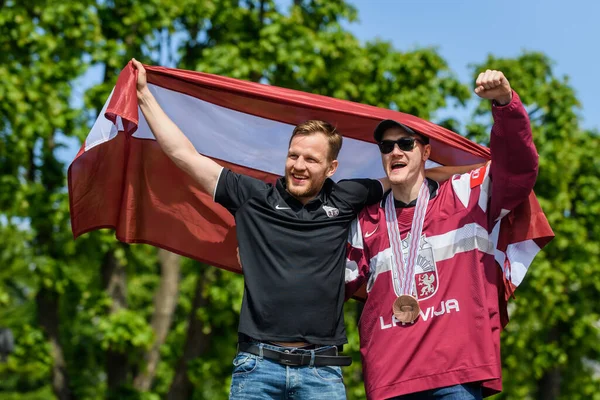 stock image RIGA, LATVIA. 29th May 2023. Ralfs Freibergs and Kristaps Zile, IIHF Worlds 2023 Bronze Medalists of Latvian Men's Ice Hockey team arrival massive celebration at Monument of Freedom.
