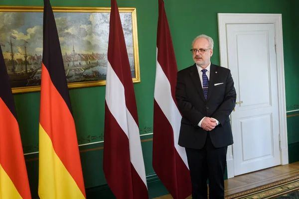 RIGA, LATVIA. 8 Haziran 2023. Alman Bundestag Başkanı Barbel Bas, Letonya Cumhurbaşkanı Egils Levits (fotoğrafta) ile bir araya geldi. Riga Kalesi.