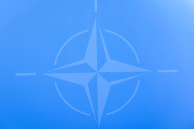 VILNIUS, LITHUANIA. 11 Temmuz 2023. NATO logosu, 2023 NATO zirvesinde.