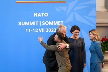 VILNIUS, LITHUANIA. 11 Temmuz 2023. Volodymyr Zelensky, Ukrayna Cumhurbaşkanı ve Olena Zelenska, Ukrayna 'nın First Lady' si, Litvanya Cumhurbaşkanı 'nın ev sahipliğinde NATO SUMIT 2023' te.