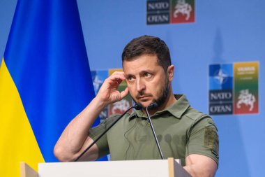 VILNIUS, LITHUANIA. 12 Temmuz 2023. Volodymyr Zelenskyy, Ukrayna Başkanı ve Jens Stoltenberg, NATO Genel Sekreteri, NATO SUMIT 2023 ortak basın toplantısında.