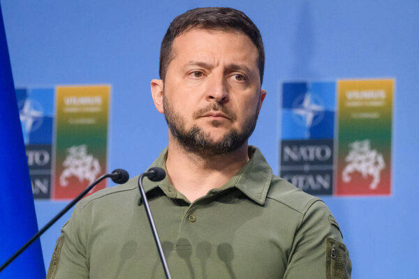 VILNIUS, LITHUANIA. 12 июля 2023 года. Президент Украины Владимир Зеленский и Генеральный секретарь НАТО Йенс Столтенберг во время совместной пресс-конференции в рамках саммита НАТО-2023.