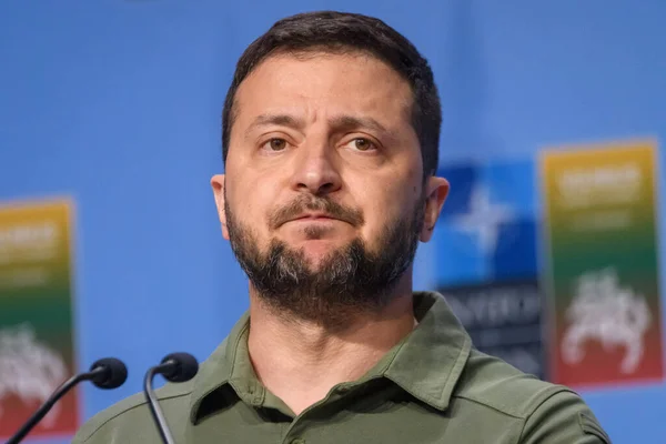 VILNIUS, LITHUANIA. 12 Temmuz 2023. Volodymyr Zelenskyy, Ukrayna Başkanı ve Jens Stoltenberg, NATO Genel Sekreteri, NATO SUMIT 2023 ortak basın toplantısında.